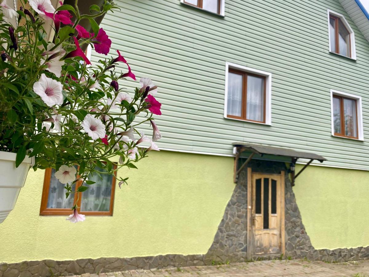 Medova Hata Hotell Verkhnyaya Rozhanka Eksteriør bilde
