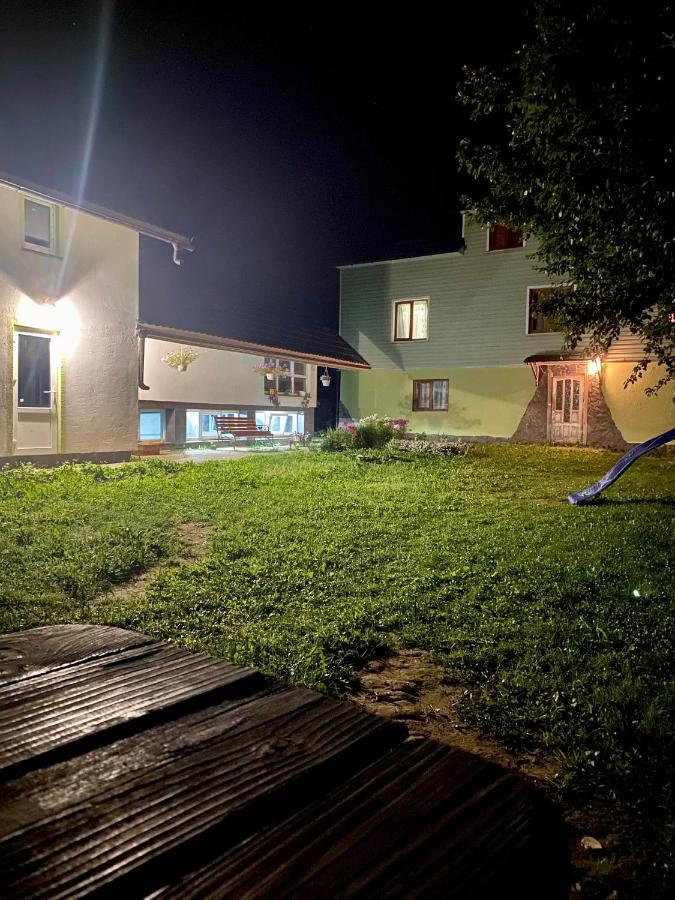 Medova Hata Hotell Verkhnyaya Rozhanka Eksteriør bilde